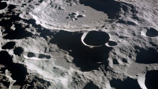 Lunar_crater_Daedalus